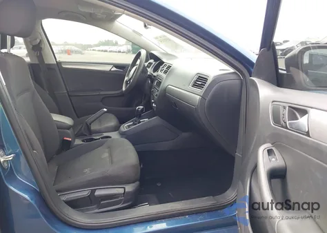 2015 Volkswagen Jetta 1.8T Se z USA, uszkodzony, nr VIN 3VWD17AJ3FM256912